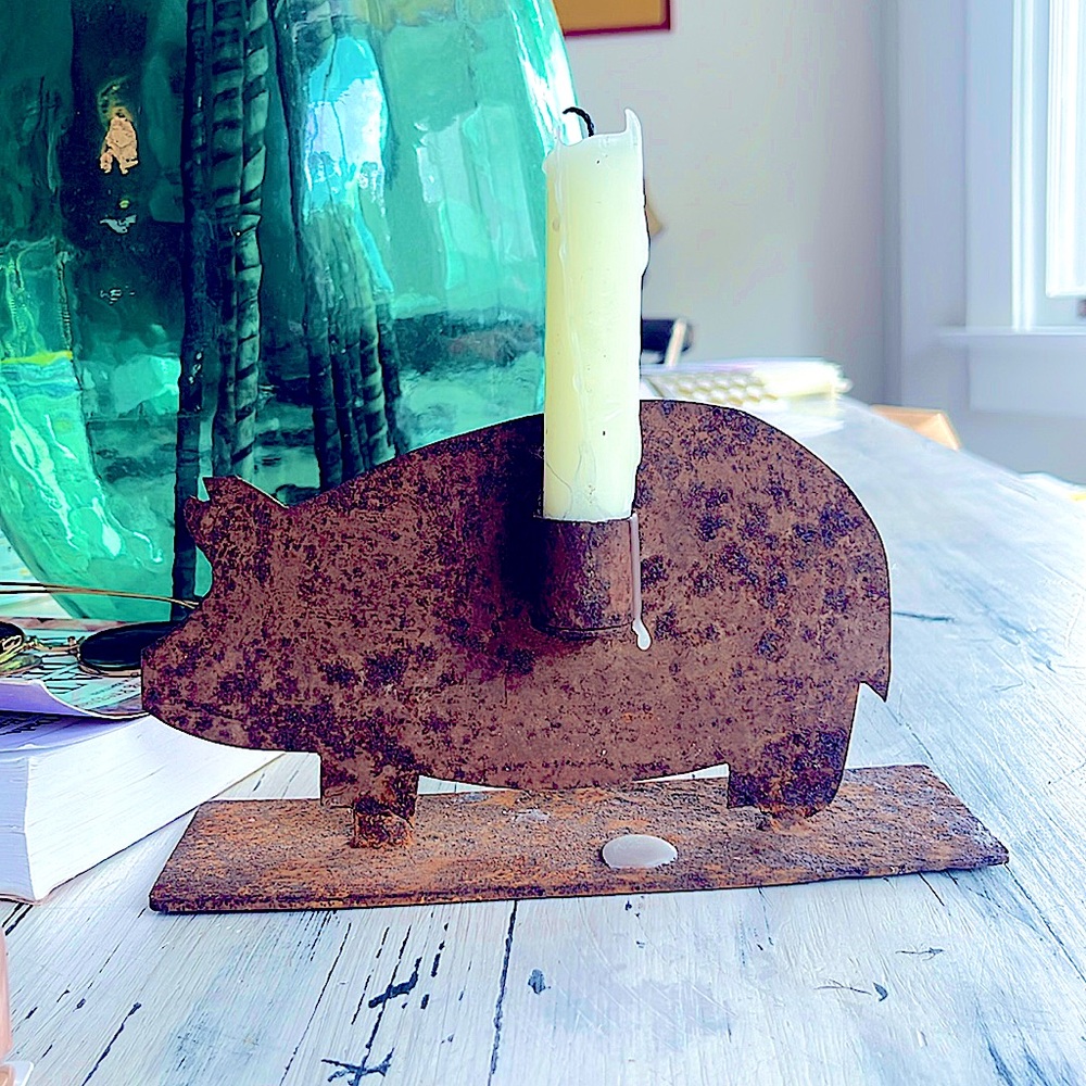 Metal pig candle holder